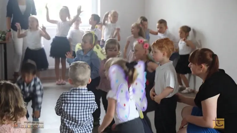 Występ dzieci na zakończenie roku w Eurolink, Musical English